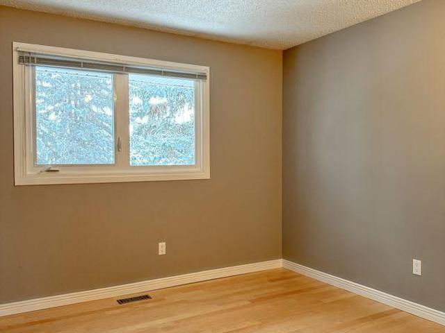 Room for rent in Wedgewood, Alberta