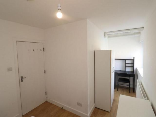 Room for rent in Kilburn, Greater London