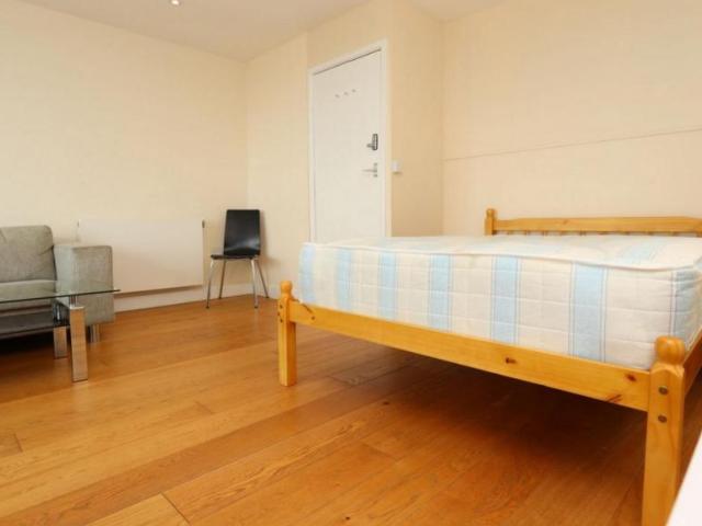 Room for rent in East Greenwich, Greater London