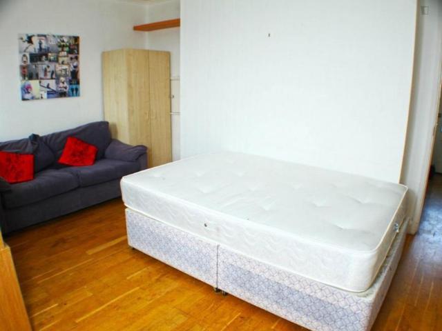 Room for rent in South Hampstead, Greater London