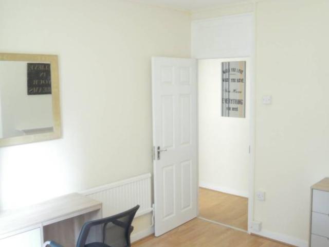 Room for rent in Lyons, Greater London