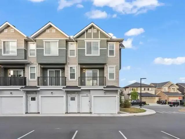 Townhouse for rent in Airdrie, Alberta