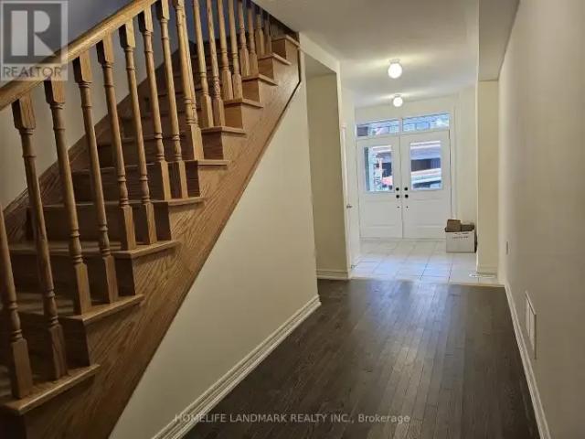 Townhouse for rent in Memorial Village, Ajax