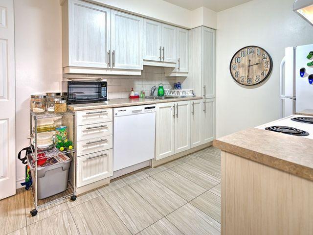 Townhouse for rent in Beaconsfield, Quebec