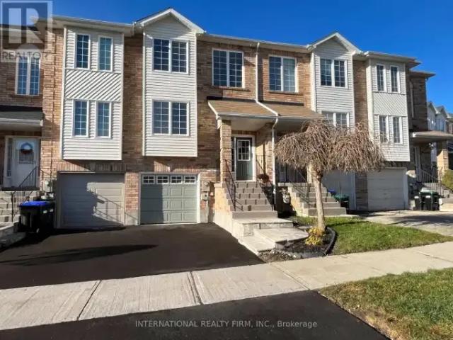 Townhouse for rent in Bradford West Gwillimbury, Ontario