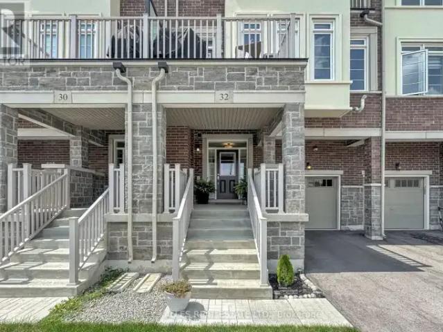 Townhouse for rent in Bradford West Gwillimbury, Central Ontario