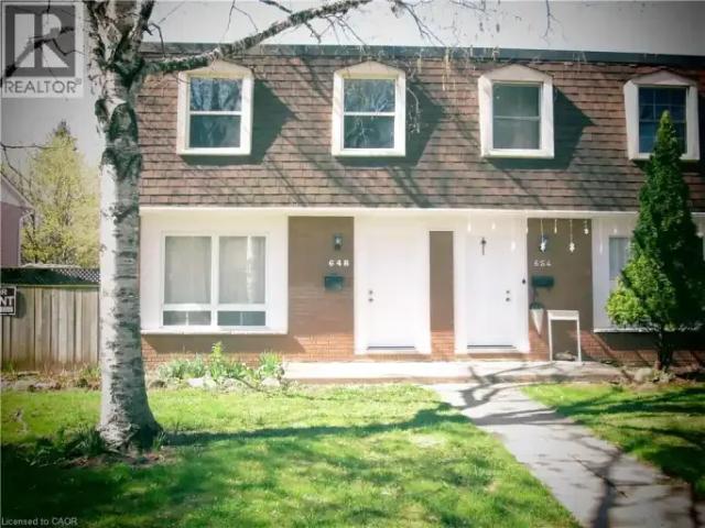 Townhouse for rent in Burlington, Ontario