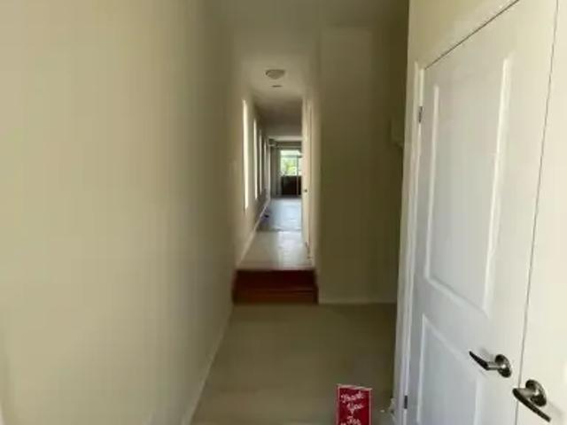 Townhouse for rent in Burlington, Ontario