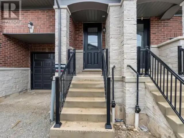 Townhouse for rent in Burlington, Ontario
