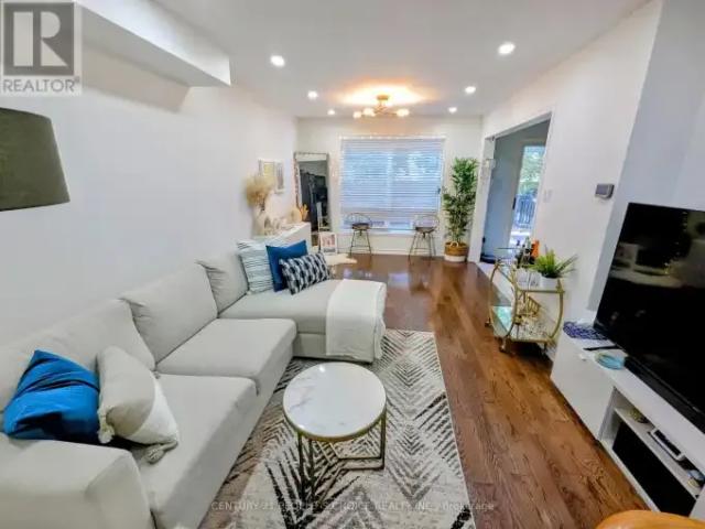 Townhouse for rent in Burlington, Ontario