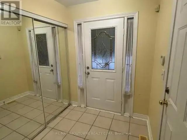 Townhouse for rent in Burlington, Ontario