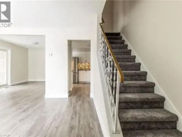 Townhouse for rent in Burlington, Ontario