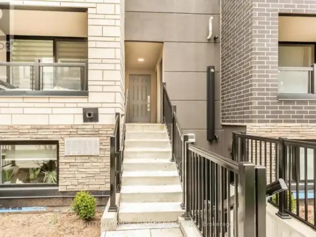 Townhouse for rent in Burlington, Ontario