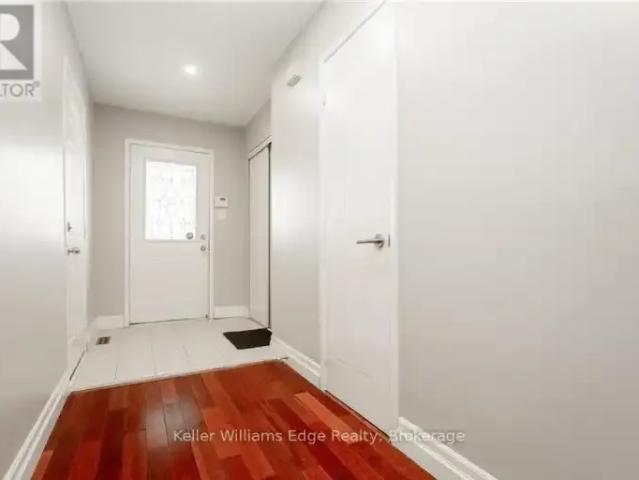 Townhouse for rent in Burlington, Ontario