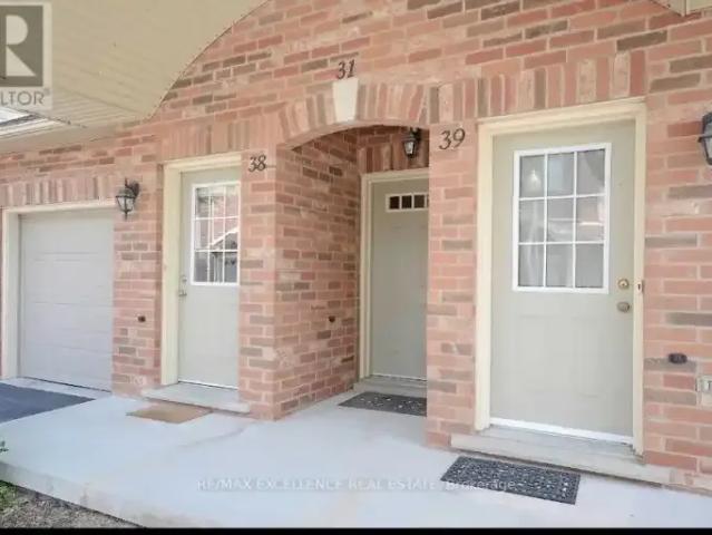 Townhouse for rent in Burlington, Ontario