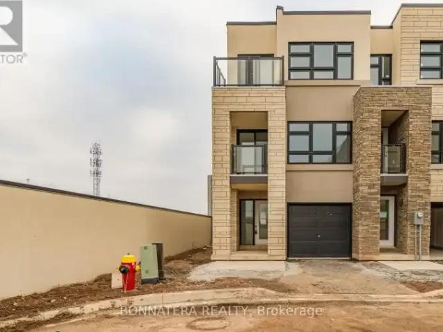 Townhouse for rent in Burlington, Ontario