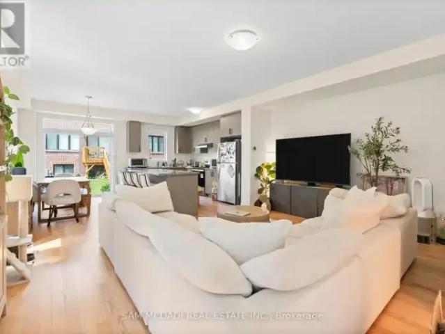 Townhouse for rent in Burlington, Ontario