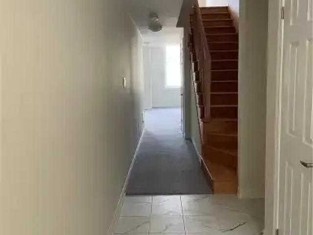 Townhouse for rent in Burlington, Ontario