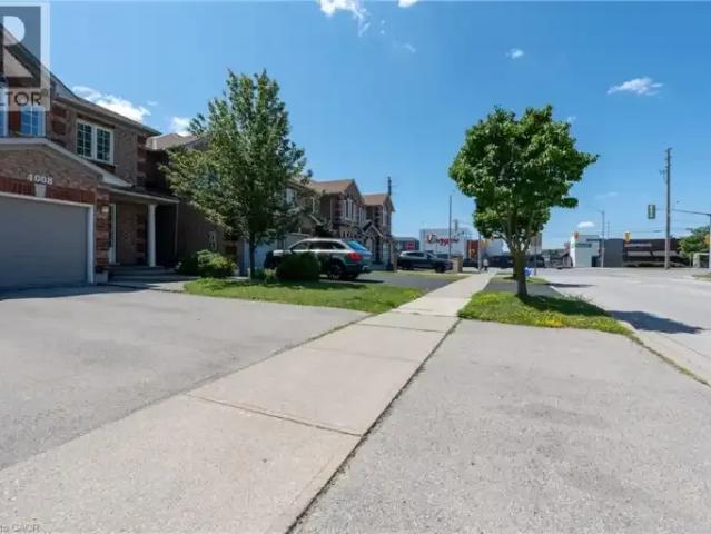 Townhouse for rent in Burlington, Ontario