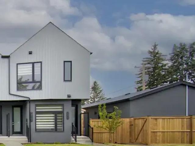 Townhouse for rent in Bowness, Calgary