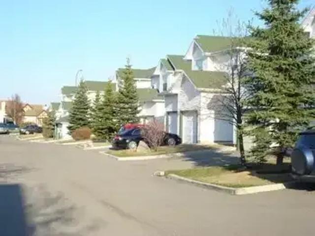 Townhouse for rent in Sandstone Valley, Calgary