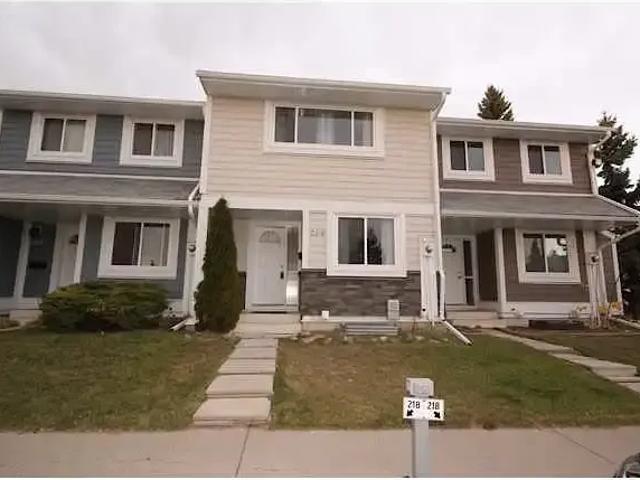 Townhouse for rent in Northwest, Alberta