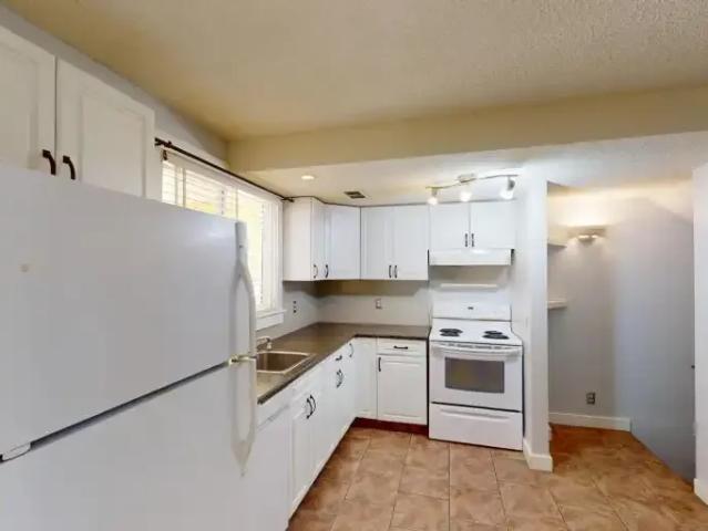 Townhouse for rent in Northwest, Alberta