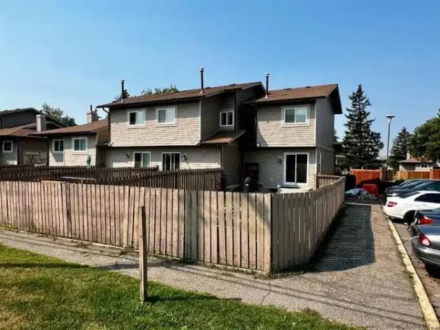 Townhouse for rent in Northwest, Alberta