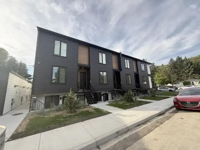 Townhouse for rent in Northwest, Alberta