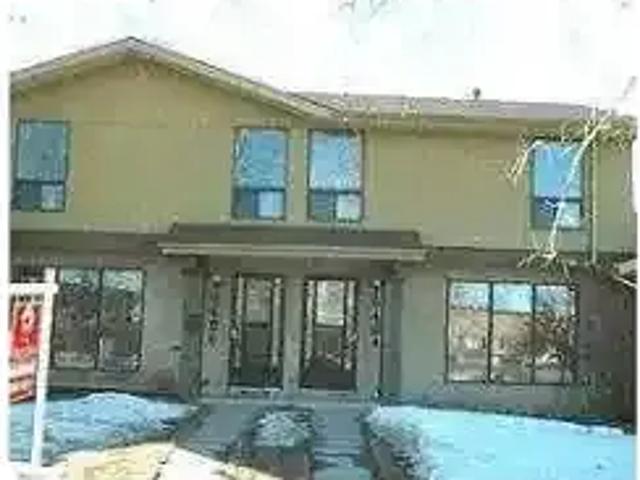 Townhouse for rent in Northwest, Alberta