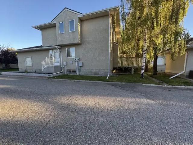 Townhouse for rent in Northwest, Alberta