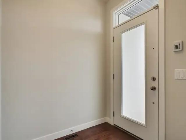 Townhouse for rent in Renfrew, Calgary