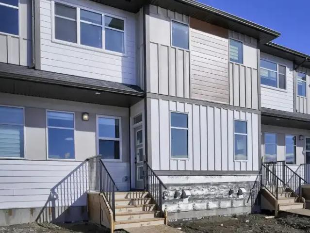 Townhouse for rent in Wolf Willow, Calgary