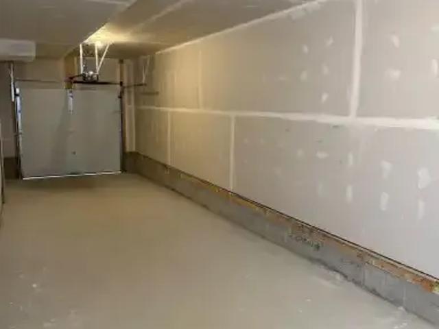 Townhouse for rent in Belwood Park, Calgary