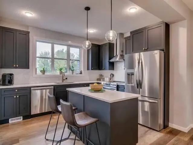 Townhouse for rent in Springbank Hill, Calgary