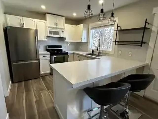 Townhouse for rent in Deer Ridge, Calgary