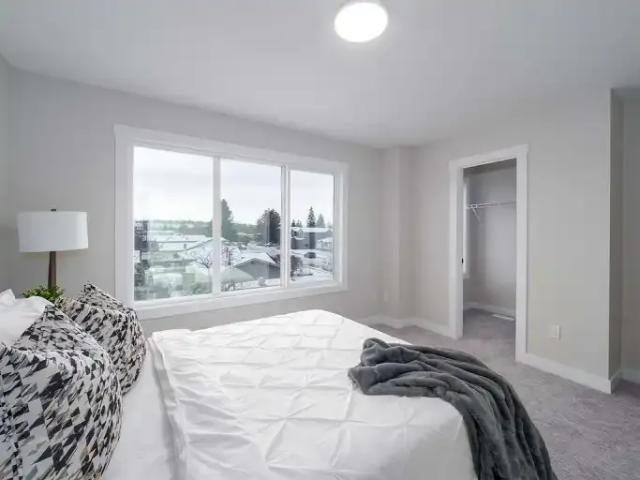 Townhouse for rent in Bowness, Calgary