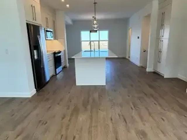 Townhouse for rent in Chestermere, Alberta