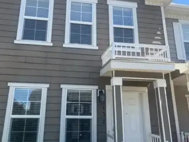 Townhouse for rent in Chestermere, Alberta