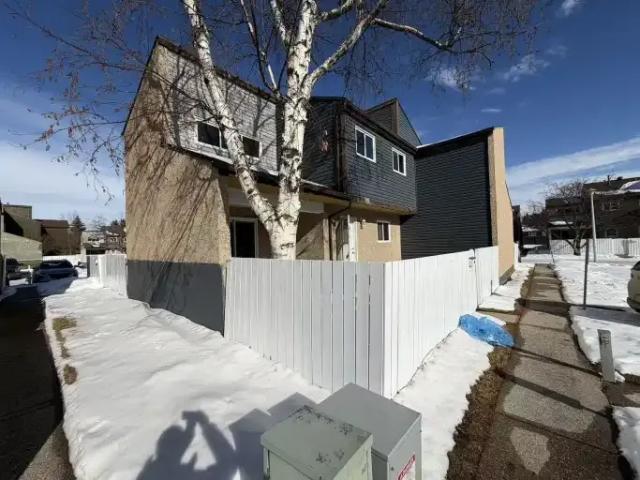 Townhouse for rent in Wedgewood, Alberta