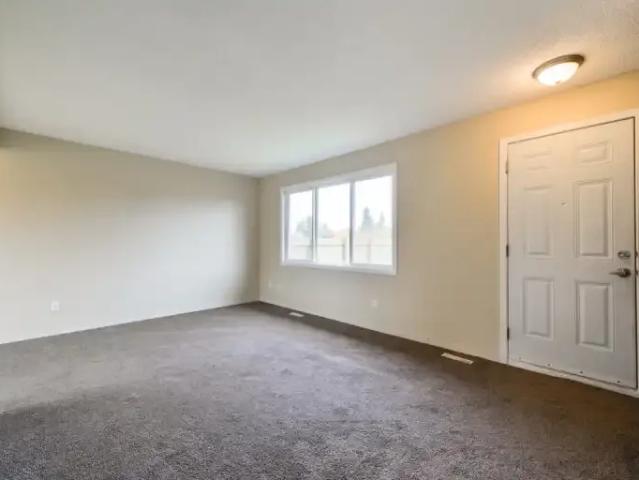 Townhouse for rent in Wedgewood, Alberta