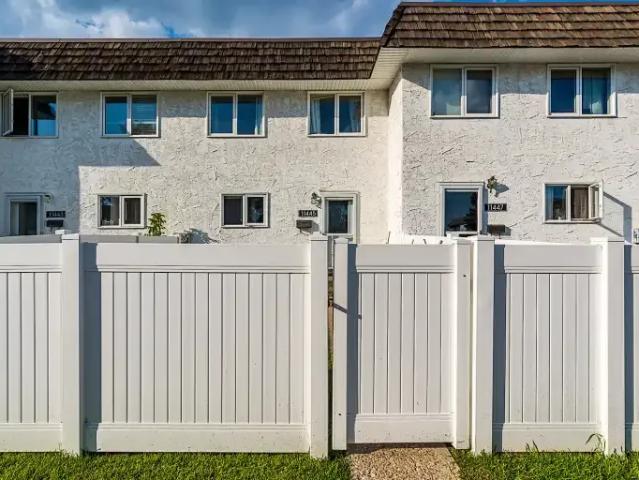 Townhouse for rent in Wedgewood, Alberta