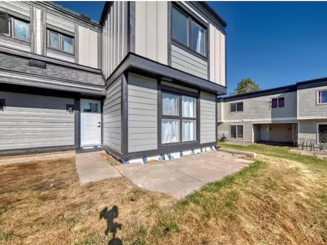 Townhouse for rent in Wedgewood, Alberta
