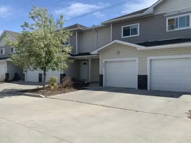 Townhouse for rent in Wedgewood, Alberta