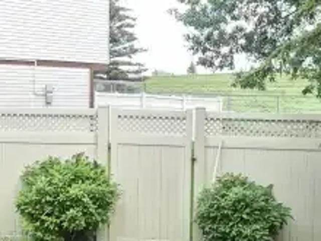 Townhouse for rent in Wedgewood, Alberta