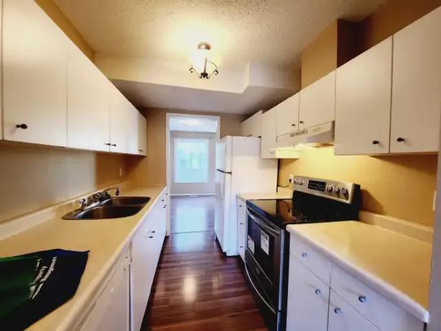 Townhouse for rent in Wedgewood, Alberta