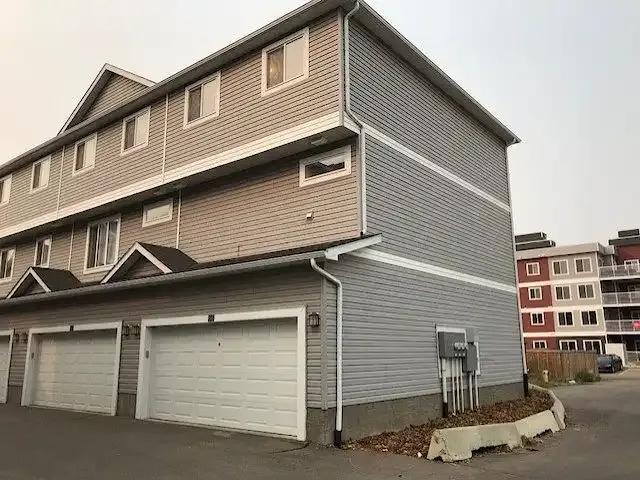Townhouse for rent in Wedgewood, Alberta