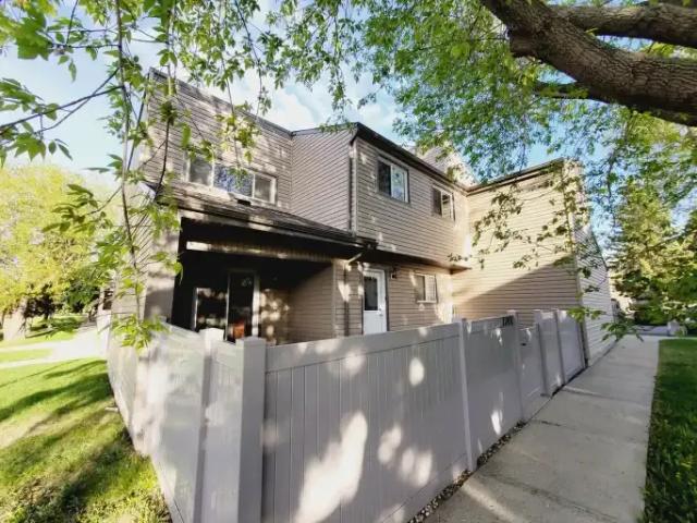 Townhouse for rent in Wedgewood, Alberta