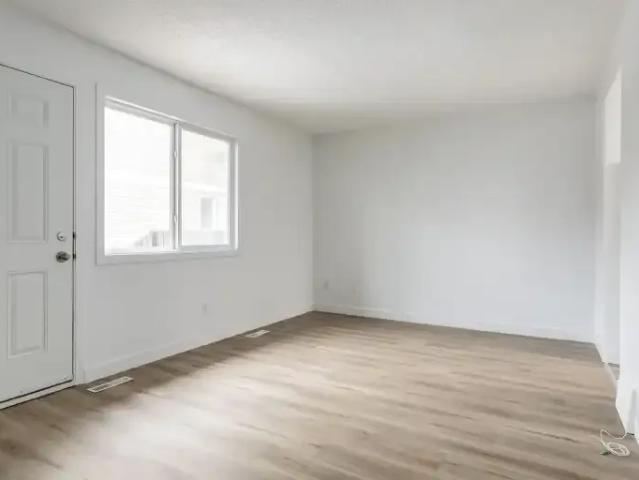 Townhouse for rent in Wedgewood, Alberta