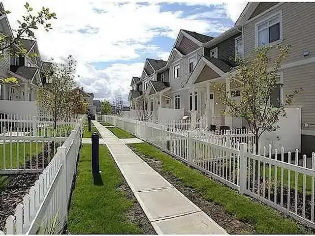 Townhouse for rent in Wedgewood, Alberta